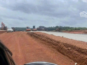 đất lành tụ khí sinh tài
 chủ mới an lạc vận mai nở vàng