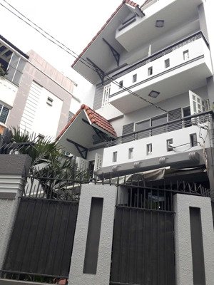 biệt thử khủng 8x15m trệt 2 lầu sân thượng có 8pn 9wc hẻm xe hơi ngay chợ gò vấp