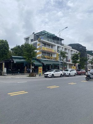 bán nhà tại thịnh liệt dt 57m2x6 tầng oto vào nhà, có thang máy,giá 19tỷ lh 09838738oto n