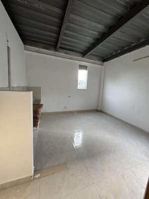 phòng trọ sạch thoáng 30m2 tại phú hữu quận 9, cách quận 1 khoảng 17 phút xe máy giá 2,5 tr/ tháng