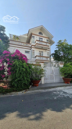 siêu phẩm, giá tốt- khu vực ---biệt thự - 3 mặt tiền -dt: 12 x 18 . 282.3- sàn. 348.6m2- khu:- dc.