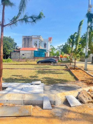 cắt lỗ 100tr! bán gấp lô đất trả nợ nằm tại trục chính xã, cách ql21 chỉ 800m, tổ hợp y tế chỉ 1km