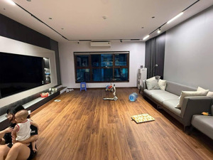 nhà mặt phố trung hòa, 7 tầng, lô góc, vỉa hè, xe bus dừng đón khách ngày đêm, sổ đẹp, 57 tỷ