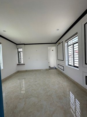 bán nhà 4 tầng mới mặt tiền đường 7,5m.122m2 ngang 5m.đang cho thuê 18tr/tháng.