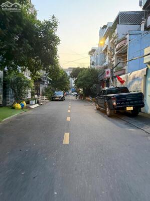 Bán biệt thự Dương Quảng Hàm, P.5, Gò Vấp: 7 x 20, giá 21 tỷ.