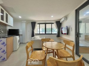 cho thuê căn hộ 2 phòng ngủ - ban công - full nội thất - máy giặt riêng - bến xe miền đông cũ