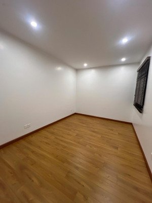 chính chủ bán 3n mulberry land
diện tích 137m gồm 3n, 2wc