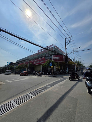 bán kho 10x30 thuận giao, đường 18m tiện xây biệt thự hoặc làm kho bãi. cho thuê 20tr/th.