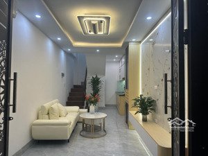 phố tôn thất tùng đống đa - 20m ra ô tô đối diện đại học y, giá chỉ 7.68 tỷ