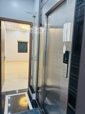 siêu hiếm! giải phóng 5 tầng thang máy, lô góc 2 thoáng, ô tô đỗ cửa, sổ đẹp, nhà đẹp tặng nt 43m2,