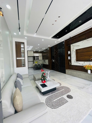 cần bán căn nhà tại kđt the sol city giá 4tỷ5 (thương lượng) 136m2. lh: 