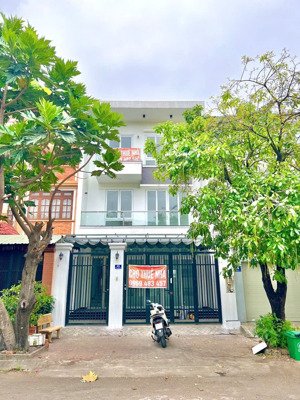 cho thuê nhà nguyên căn ngang 7m, mặt tiền 30m cạnh lô góc