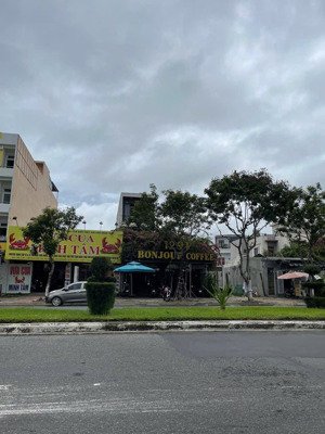 cho thuê tòa nhà 5 tầng + hầm gần đường nguyễn tất thành vị trí đẹp, thích hợp làm văn phòng