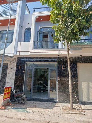 chỉ cần 1 tỷ 1 là có nhà lầu 3pn full nội thất phường tân hiệp tân uyên bình dương