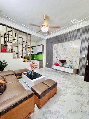 nhà thịnh liệt, hoàng mai, dân xây, ô tô tải qua nhà, nở hậu. dt: 41m2, giá: 12,48 tỷ.