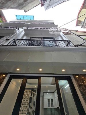 bán nhà hoàng quốc việt, 5 tầng 3pn, ngõ ba gác, nông, thoáng sáng