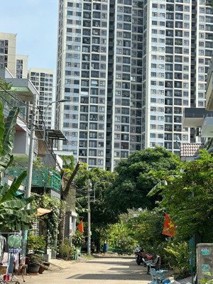 bán lô đất 55m giá 3.45 ty hẻm 545 đối diện vinhomes, xung quanh đầy đủ tiện ích ko thiếu gì