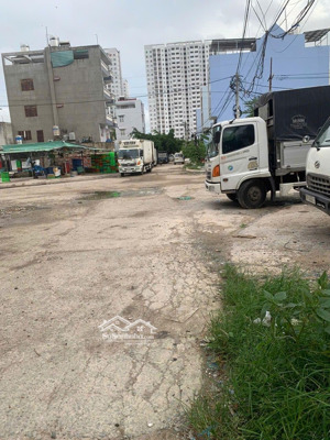 cần bán gấp căn nhà đang kẹt và đang ngợp ở quận 8 giảm mạnh