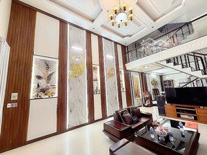 ngang khủng 5m tặng full nội thất vip 105m2 nhỉnh 5 tỷ nhà 3 tầng.hẻm xe tải 8m ngay vincom dĩ an.