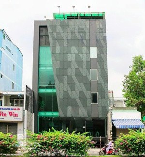 cho thuê nguyên tòa mt đường cộng hòa, phường 13. dt: 11x25m. hầm, trệt, 5 lầu. thiết kế rộng rãi