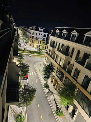 cần bán gấp căn nhà 4 tầng 1 tum ngay cạnh vinhomes thanh hóa