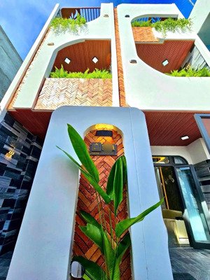 bán nhà đẹp 3 tầng có hồ bơi, gần aeon mall & sân bay, trung tâm thanh khê, tp đà nẵng.