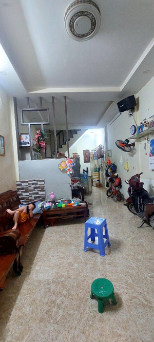 hàng cực đẹp. hẻm 1,trục xe hơi . cách mt chỉ 20m