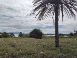 bán đất kđt ngọc dương riverside, dt 100m2, giá 2.98 tỷ, cách sông 200 m, cách biển 1.5 km, giá rẻ