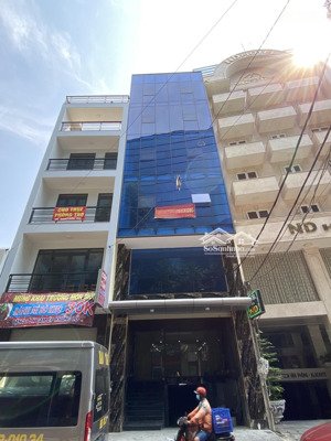 tòa nhà cho thuê đường ấp bắc ngay etown. dt: 6x28m. nở hậu 10m. hầm, trệt, 5 lầu. pccc. sàn suốt