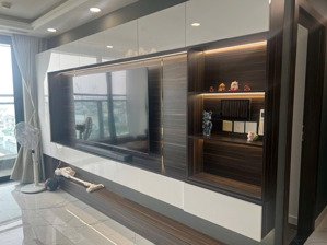 bán căn hộ sunshine sky city q7 , 2pn 2wc 75m2 , full nt cao cấp , view thoáng . giá 6,2 tỷ .