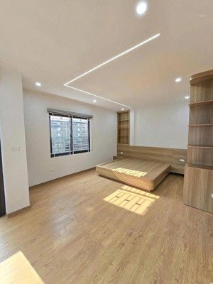 cho thuê gấp nhà ngọc khánh, dt40m2x4t, đồ cơ bản, giá 14tr/ tháng