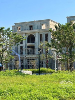 bán gấp lô liền kề hơn 100m2 vị trí ngã 3 view công viên siêu đẹp, giá chỉ 25tr/m2 sổ sẵn sang tên