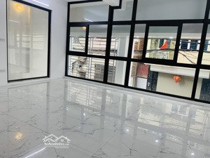 cho thuê mbkd, kho, ki ốt tại 143 nguyễn chính, hoàng mai, ô tô đỗ cửa