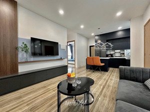 căn hộ dịch vụ 2pn full nội thất 70m2. hoàng việt phường 4 tân bình