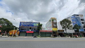 hàng vip!!!bán nhà mặt tiền gs1- 63 tỉ gồm 3 sổ. cạnh go dĩ an- trung tâm của trung tâm dĩ an.