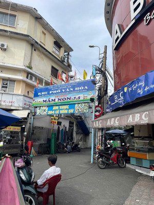 cần bán nhà hẻm 284 lê văn sỹ . dt: 4 x 25m, 1 lầu hẻm thẳng 3m, 1 soẹt..lh: 0901, 383, 038 trường