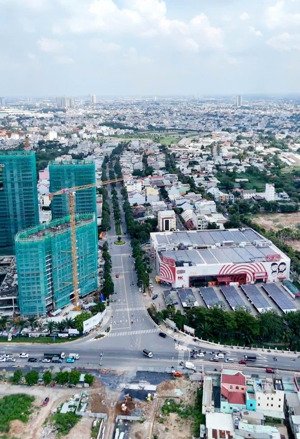 hàng víp- lô góc trung tâm víp nhất dĩ an- 350m2- kế sát siêu thị.xây toà nhà cực đẹp.lh 