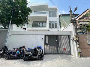 duy nhất! bán gấp nhà biệt thự ngay sát mt nguyễn chí thanh( 8mx20m)- 4 tầng + thang máy. giá 31 tỷ