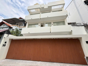 (hàng hiếm) nhà hxh 8m tô hiến thành đối diện kingdom 101, q.10 ,dt:12x15, góc 2 mặt tiền hẻm đẹp.