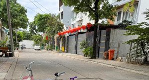 bán 2 lô liền kề đường trần thị do. dt: 5m x 25.5m đường xe hơi 11m . giá 6.2 tỷ / lô.