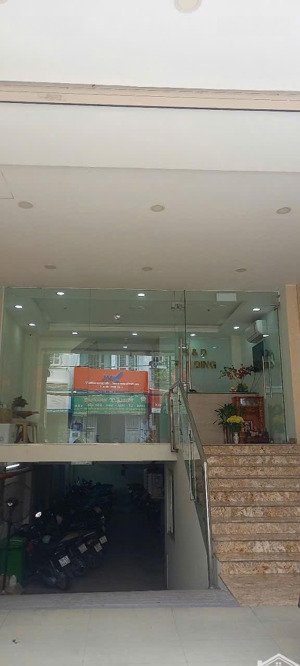 văn phòng khu sân bay 48m2 giá 9 triệu/tháng tòa nhà đường giải phóng