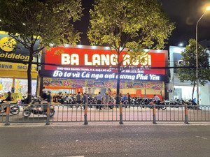 định cư cần bán gấp nhà mt phạm văn đồng, gv, dt 15x18m cấp 4 giá 35 tỷ lh 