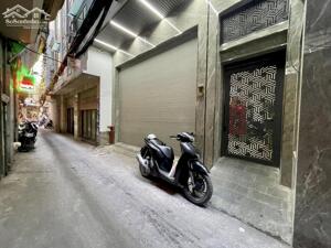 Apartment Chùa Láng 140M2 37.8 Tỷ Cách Ô TÔ 5M Vị Trí Đẹp Dòng Tiền 170Tr/th