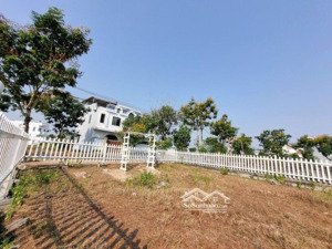 bán 2 lô 144m² & 180m² cách đh fpt 500m đường 7m5 + lề 5m . lh 