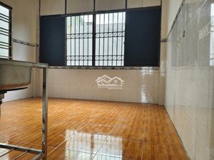 cho thuê phòng trọ p10q6-penhouse l4, 20m2-2tr8. bếp, wc riêng. có mg chung.