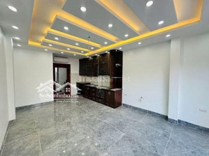 bán nhà sổ đỏ chính chủ ngõ phân lô hoàng quốc việt 38m2 x 7 tầng , mt 4m , 18,5 tỷ