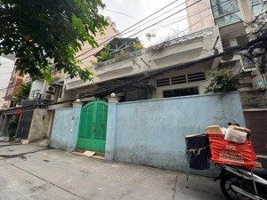 hẻm xe hơi thành thái q10 ngang 10m dài 12m giá chỉ 20,5tỷ gần siêu thị go