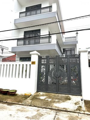 bán nhà mới xây gần biển nha trang