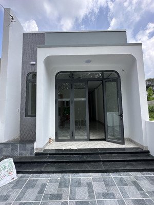 nhà trệt hiện đại nhà mới 2pn trả trước 400tr, sát ql13 dân cư đông