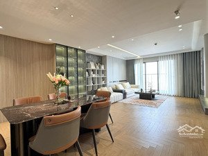 gia đình cần bán căn 3pn 135m2 tòa mới golden land, sổ và slot xe ,giá 12 tỷ.lh 